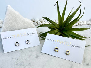 textured circle stud earrings