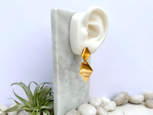 shady shape dangle earrings