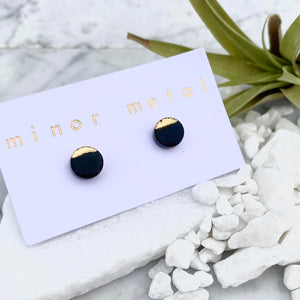 black onyx circle stud earrings