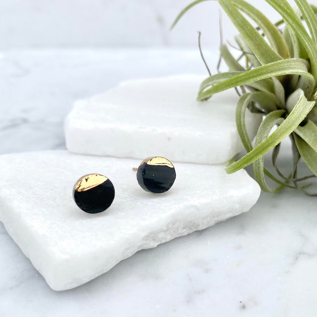 black onyx circle stud earrings