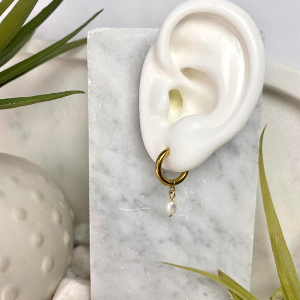 freshwater pearl huggie earrings