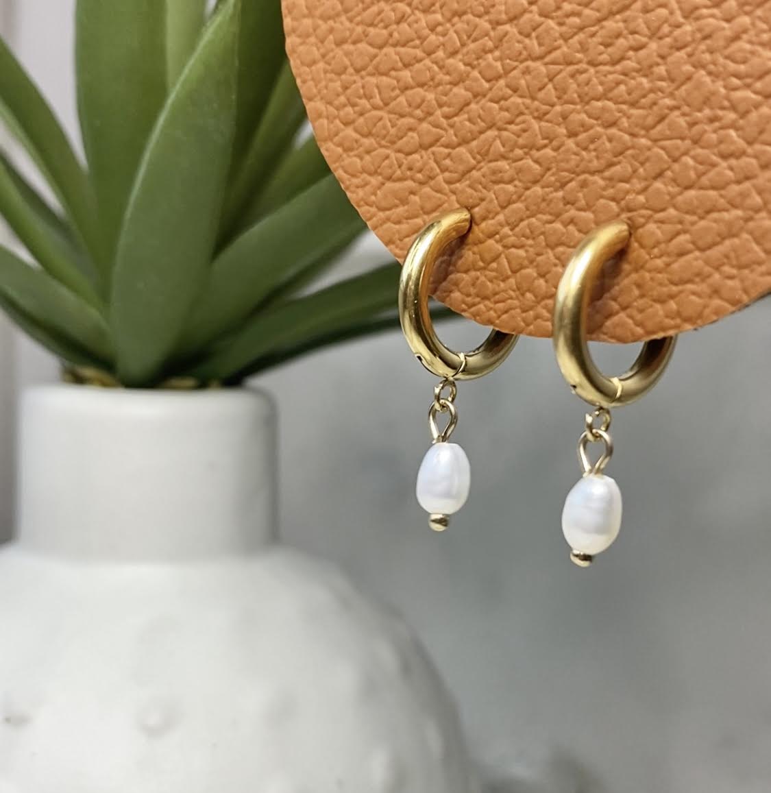 freshwater pearl huggie earrings